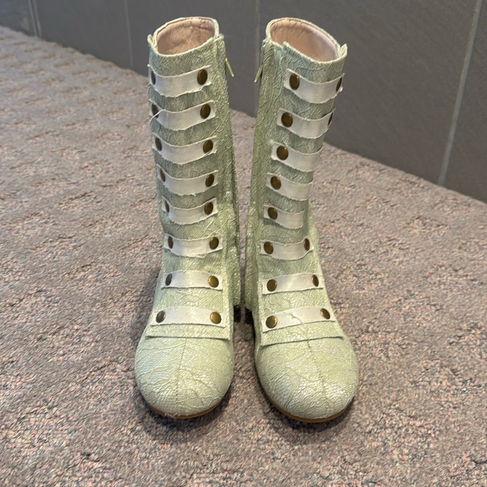 Royal Roe boots